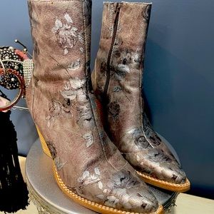 Beautiful cowboy theme designer boots
